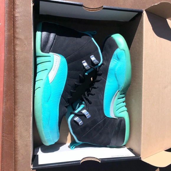 Women Jordan Retro Hyper Jade 12s - Picture 3 of 4